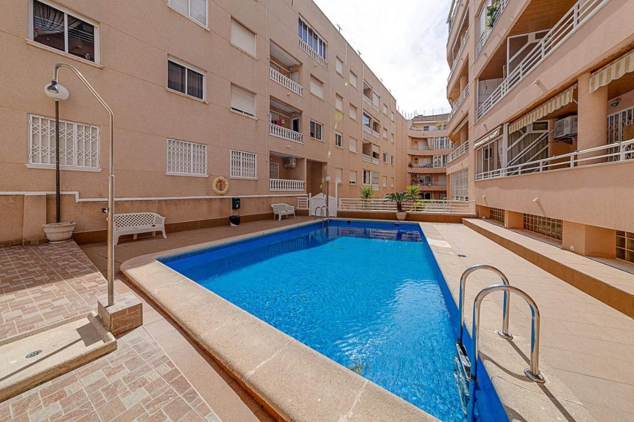 Cozy Appartment Torrevieja At Irina Eksteriør billede