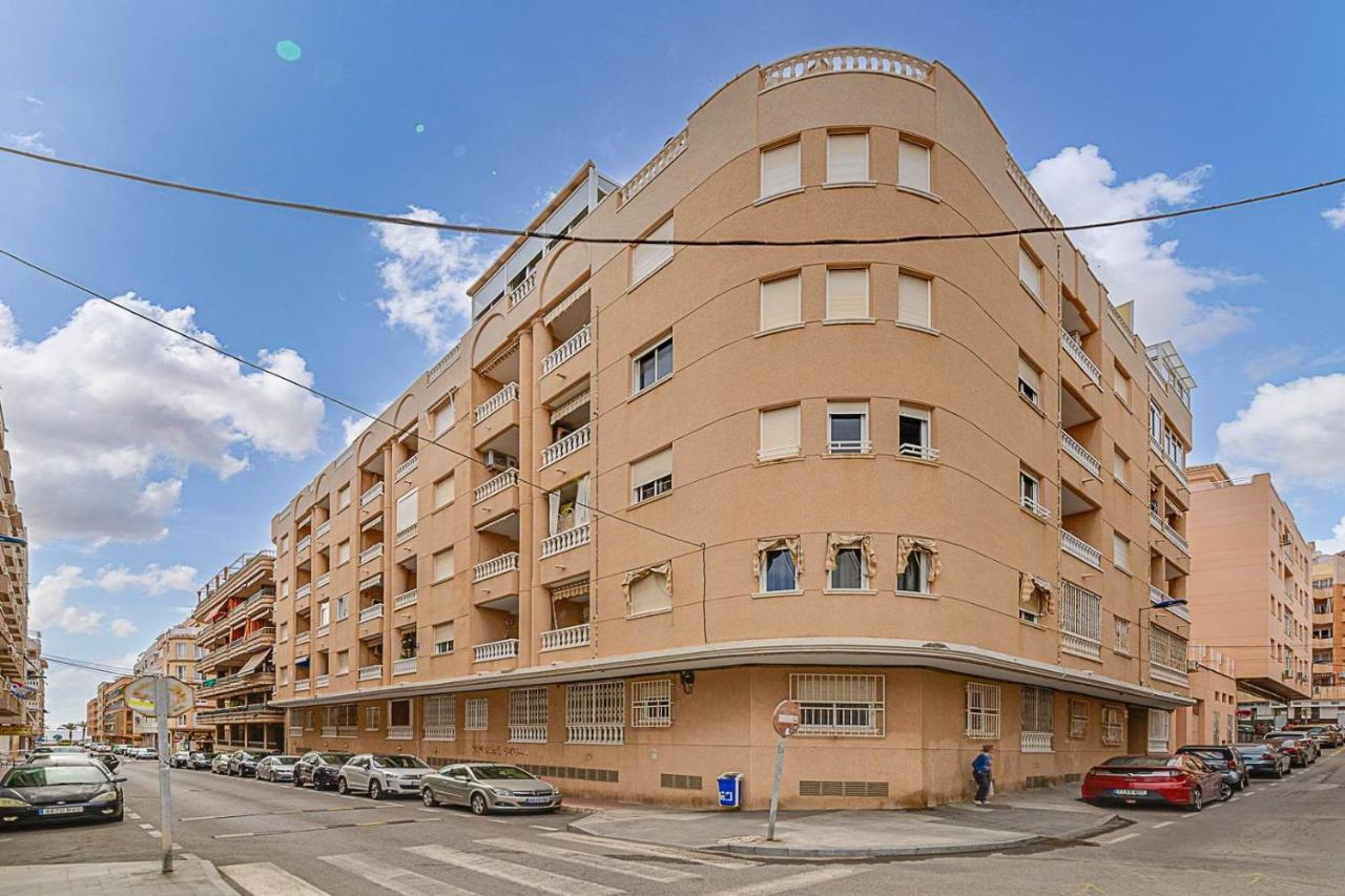 Cozy Appartment Torrevieja At Irina Eksteriør billede