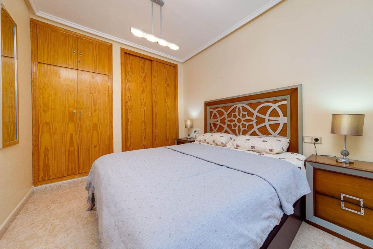 Cozy Appartment Torrevieja At Irina Eksteriør billede