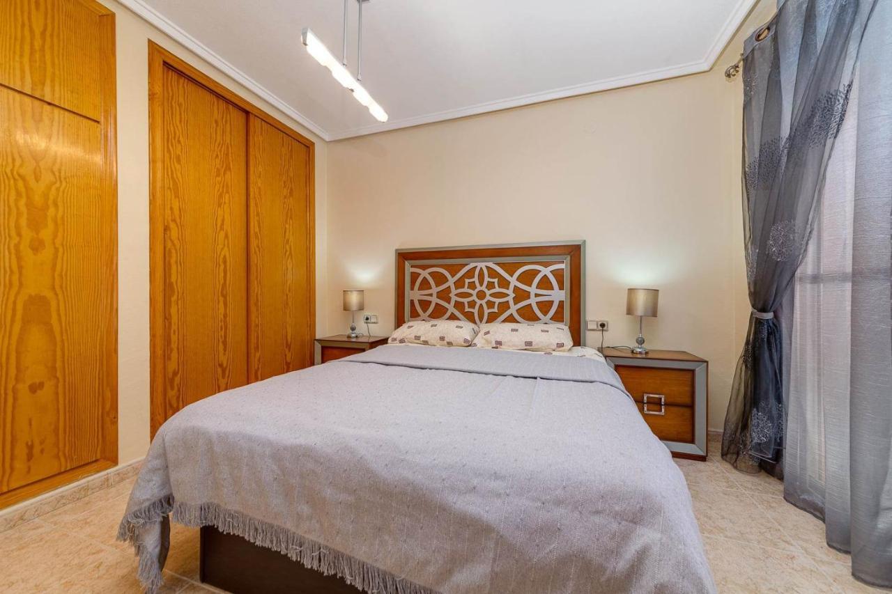 Cozy Appartment Torrevieja At Irina Eksteriør billede