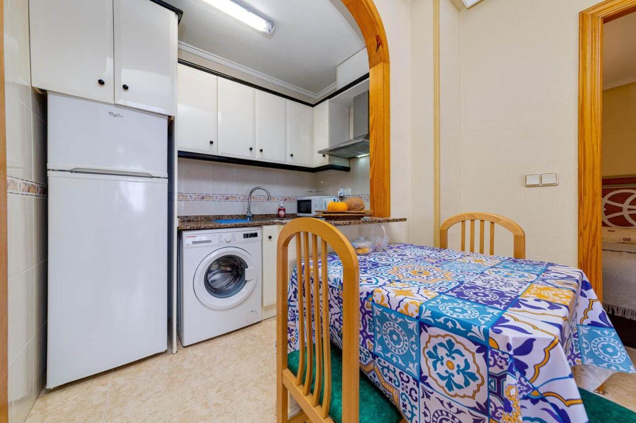 Cozy Appartment Torrevieja At Irina Eksteriør billede