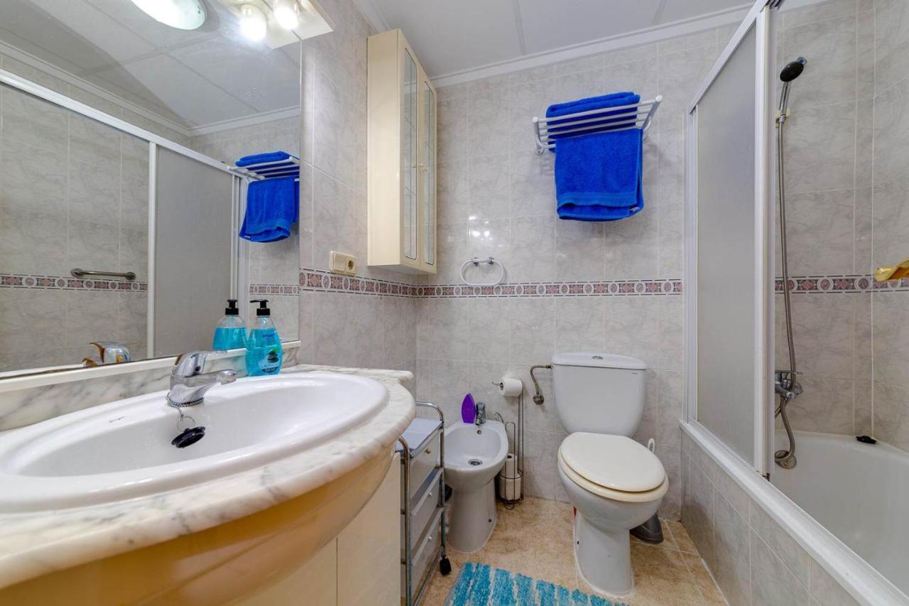 Cozy Appartment Torrevieja At Irina Eksteriør billede