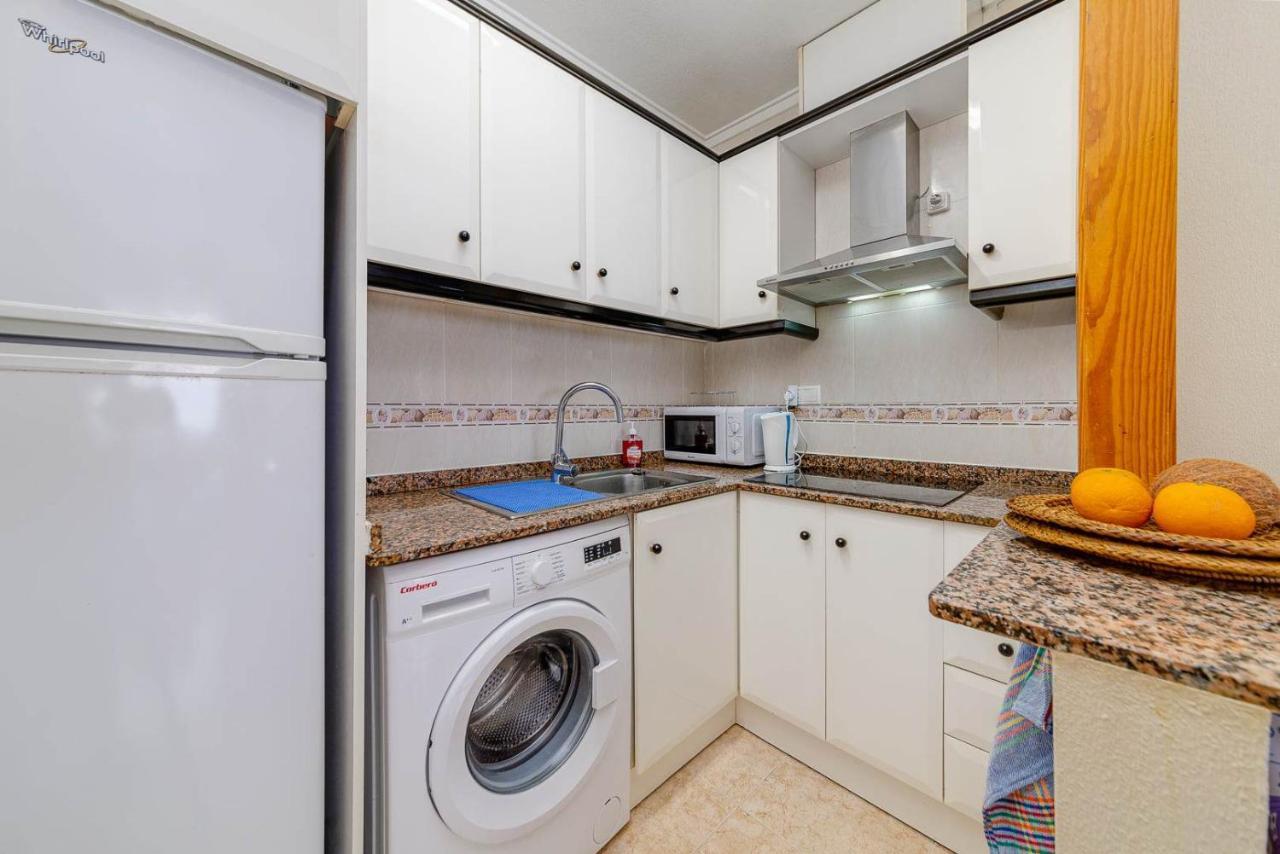 Cozy Appartment Torrevieja At Irina Eksteriør billede