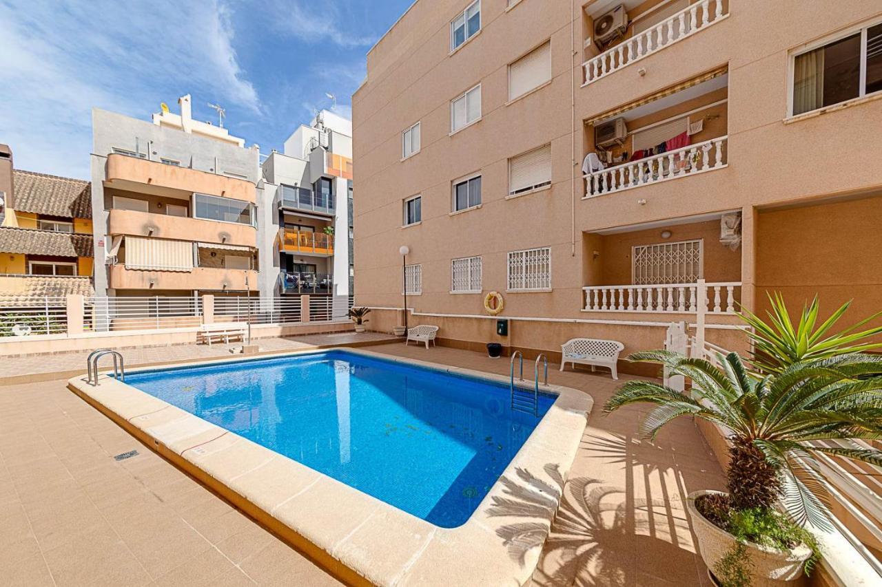 Cozy Appartment Torrevieja At Irina Eksteriør billede