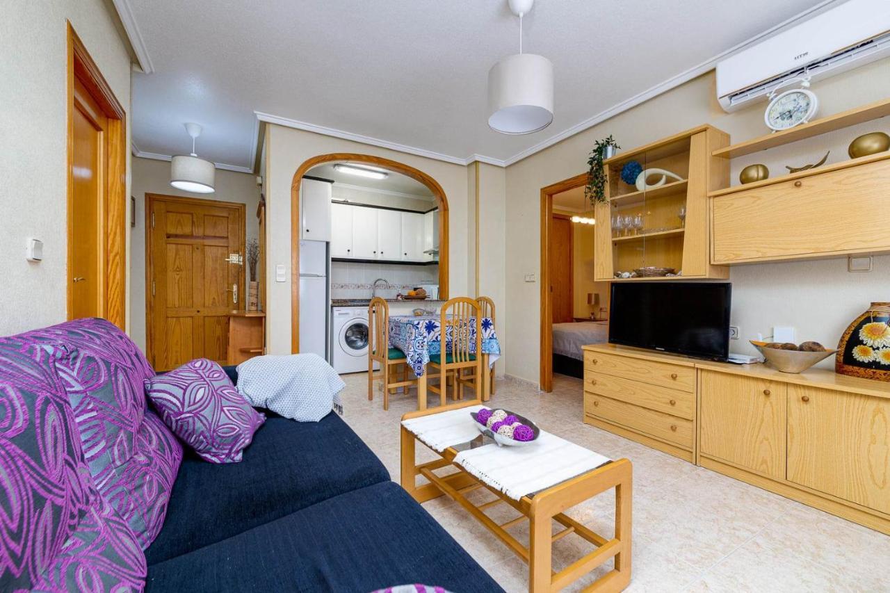 Cozy Appartment Torrevieja At Irina Eksteriør billede
